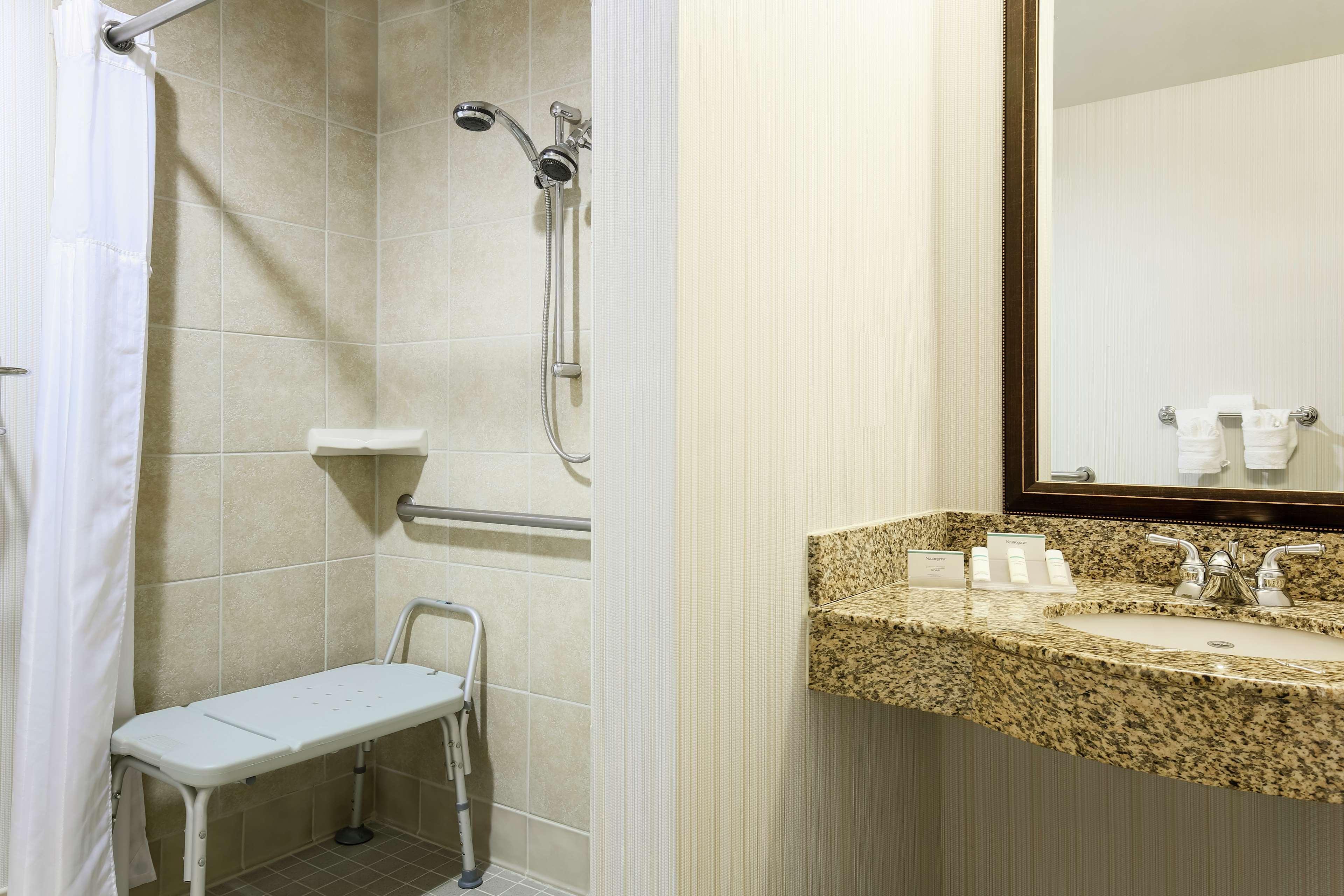 Hilton Garden Inn Dallas Lewisville Exterior foto